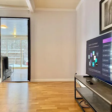 Workers Premium - 5 Bedroom - 10 Beds - Parking Semesterbostad *