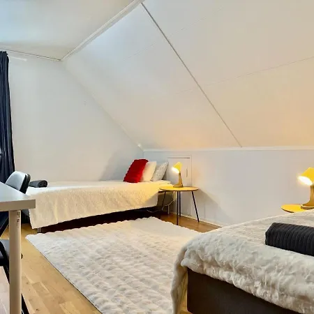 Workers Premium - 5 Bedroom - 10 Beds - Parking Semesterbostad *