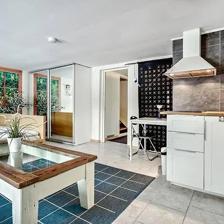 펜션 Workers - 4br - 8 Beds - 2 Kitchens - Volvo *