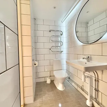 Workers Basement - 3 Bedroom - 6 Beds - 2 Baths - Parking - Volvo Holiday home