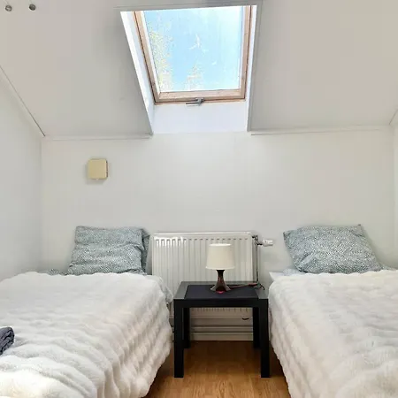 Workers • 19 Beds • 3 Kitchens • Volvo • Parking Feriehus