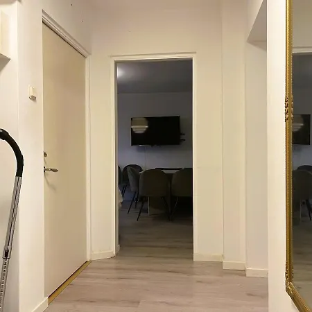 Workers - 4br - 8 Beds - Tv In Every - Parking