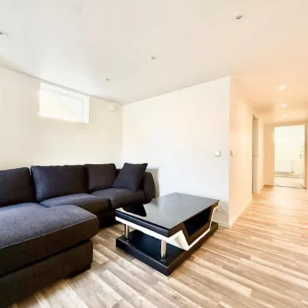 Workers Basement - 3 Bedroom - 6 Beds - 2 Baths - Parking - Volvo Gothenburg