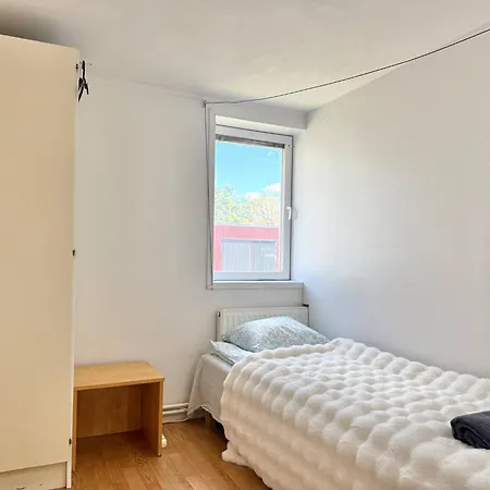 Workers • 19 Beds • 3 Kitchens • Volvo • Parking Feriehus *