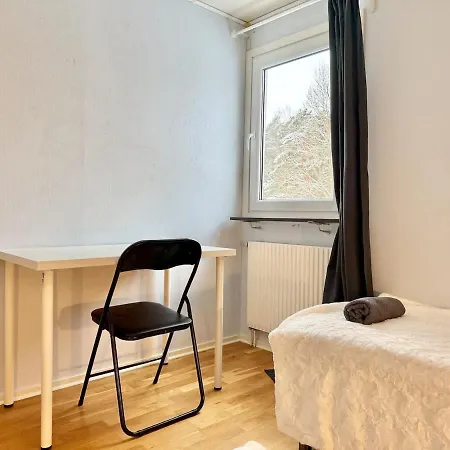 Workers Premium - 5 Bedroom - 10 Beds - Parking Göteborg