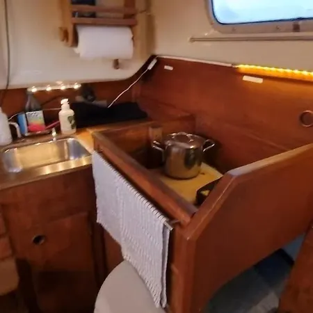 Cozy Sailboat In 보트호텔 예테보리