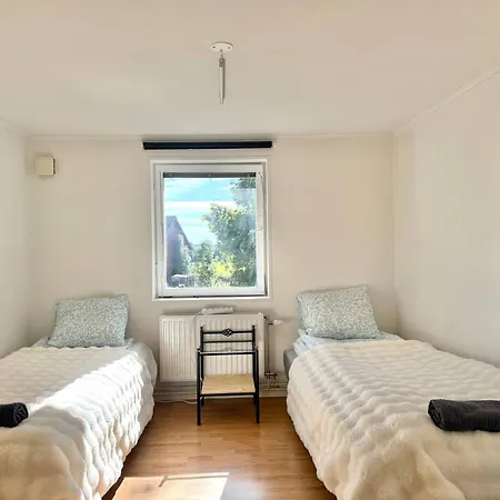 Workers • 19 Beds • 3 Kitchens • Volvo • Parking Feriehus