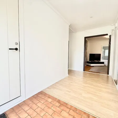 Perfect Workers - 11 Beds - 7 Bedroom - 2 Baths - Volvo Göteborg