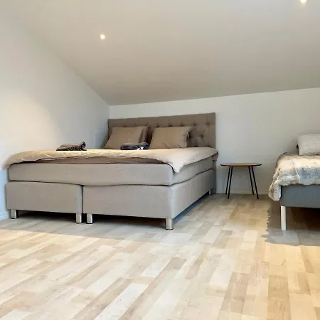 Workers - 7 Bedroom - 15 Beds - 3 Bath * Göteborg