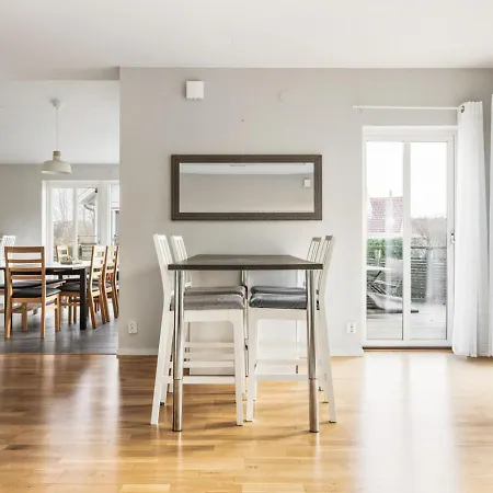 펜션 Modern House Near Hastevik And Lovely Nature