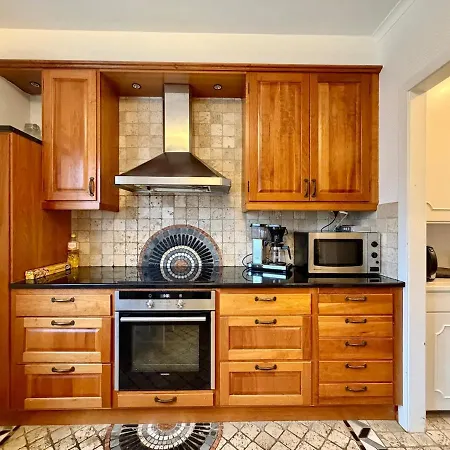 3 Beds - 3 Br - For Workers - Volvo - Parking *
