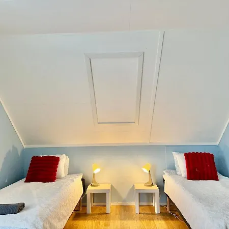 Workers Premium - 5 Bedroom - 10 Beds - Parking *