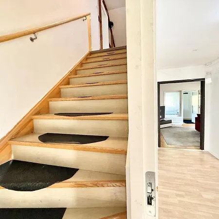 Perfect Workers - 11 Beds - 7 Bedroom - 2 Baths - Volvo