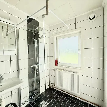 Perfect Workers - 11 Beds - 7 Bedroom - 2 Baths - Volvo * Göteborg