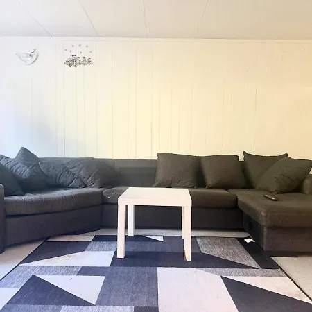 Workers - 5br - 2 Bath - Near Holiday home *