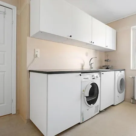 Workers - 7 Bedroom - 15 Beds - 3 Bath * Göteborg