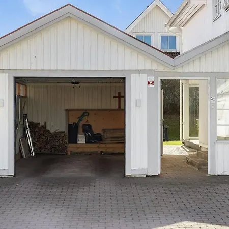 Workers - 7 Bedroom - 15 Beds - 3 Bath Göteborg