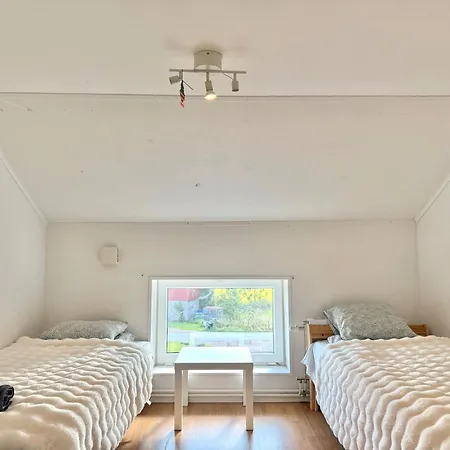 Workers • 19 Beds • 3 Kitchens • Volvo • Parking Feriehus *