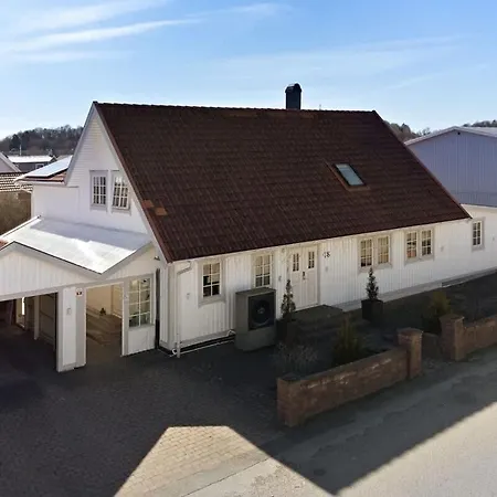 Workers - 7 Bedroom - 15 Beds - 3 Bath Göteborg
