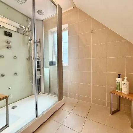 Workers - 7 Bedroom - 15 Beds - 3 Bath * Göteborg