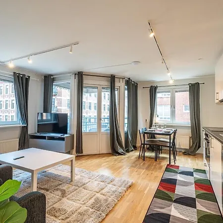 Chic 1br With Balcony In - Prime Location Lejlighed *