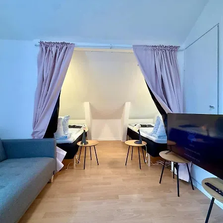 Apartment Workers - 2 Bedroom - Free Parking - Near Volvo *