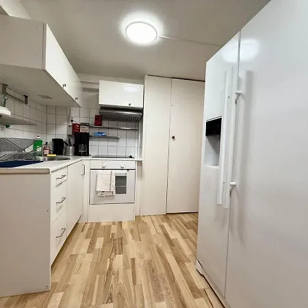 Workers Flat - 2 Beds - Free Parking - Near Volvo Apartament