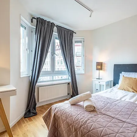 Chic 1br With Balcony In - Prime Location Lejlighed *