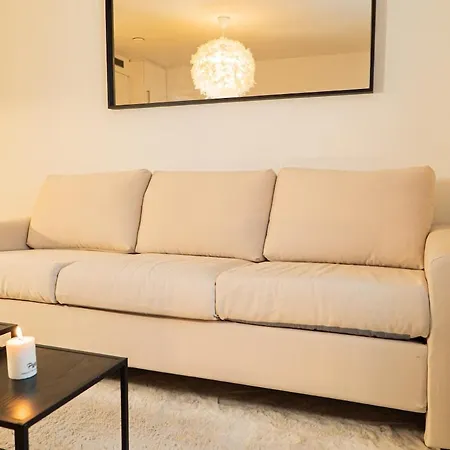 Convenient Duplex In With Privacy & Comfort 公寓