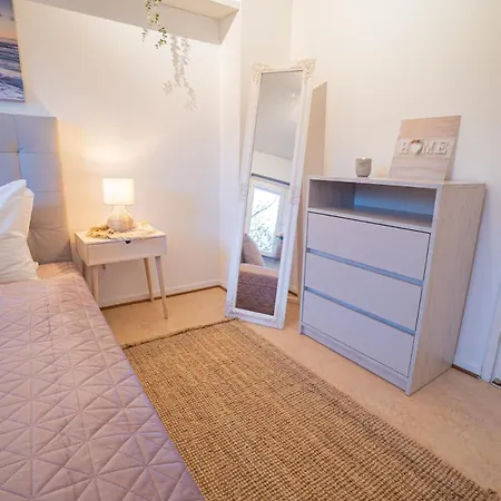 Scandi-boho 1br Calm & Well-connected Location Apartman