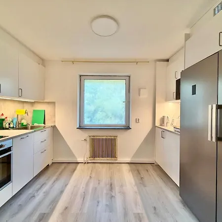 Apartment Workers - 3 Bedroom - 7 Beds - Tv In Each - Parking Gothenburg