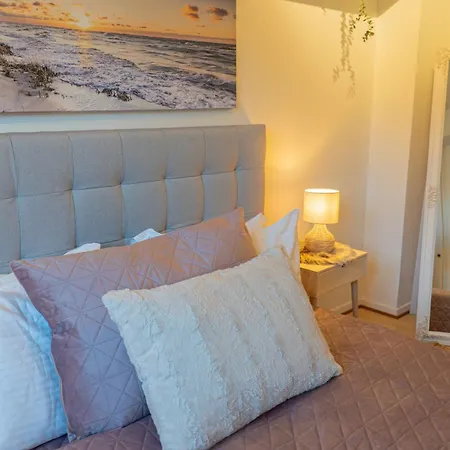 Scandi-boho 1br Calm & Well-connected Location 哥德堡