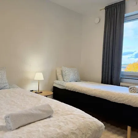 Workers - 3 Bedroom - 7 Beds - Tv In Each - Parking Апартаменты