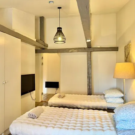 Workers Hq • 7br • 16 Beds • Center Appartement