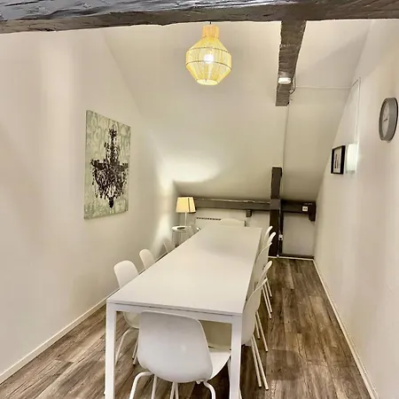 Apartamento Workers Hq • 7br • 16 Beds • Center