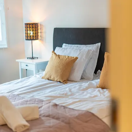 Lejlighed Chic 1br With Balcony In - Prime Location
