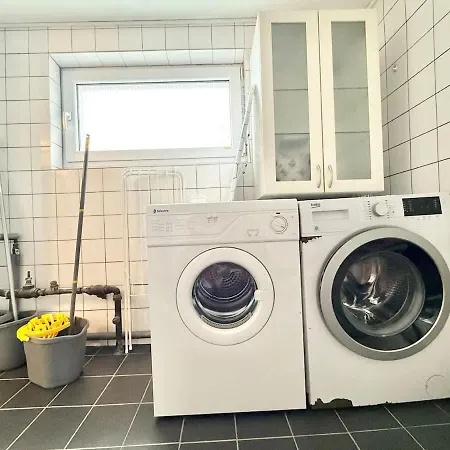 Workers Flat - 2 Beds - Free Parking - Near Volvo