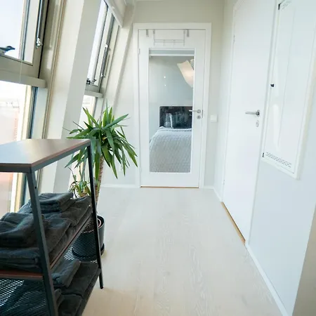 Floor With Rooftop, 1br In Great Location Göteborg