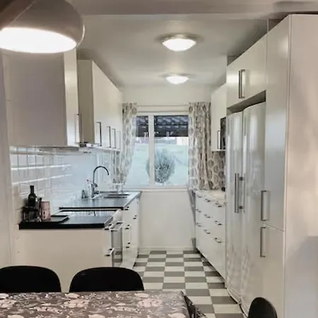 Rymligt Och Haerligt Radhus I Villa