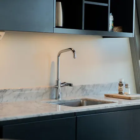 Floor With Rooftop, 1br In Great Location *