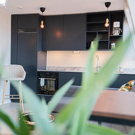 アパート Floor With Rooftop, 1br In Great Location *