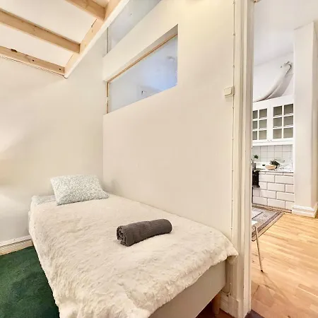 - 2 Bedroom - - Near The Avenue Apartment Gothenburg
