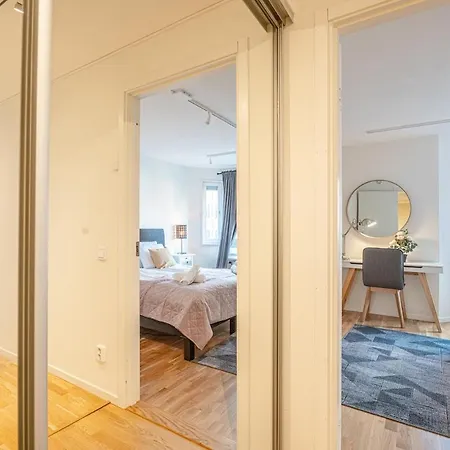 Chic 1br With Balcony In - Prime Location