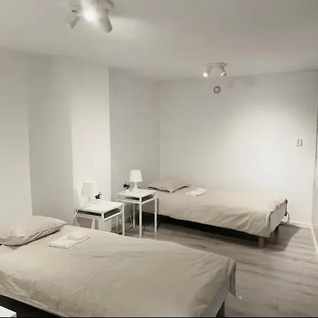 Rymligt Och Haerligt Radhus I Apartman