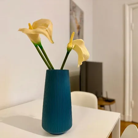 - 2 Bedroom - - Near The Avenue Apartment Gothenburg