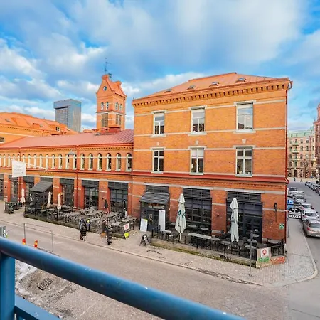 Apartment Chic 1br With Balcony In - Prime Location