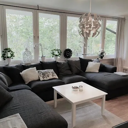 Villa Rymligt Och Haerligt Radhus I