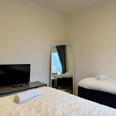 Workers - 3 Bedroom - 7 Beds - Tv In Each - Parking *