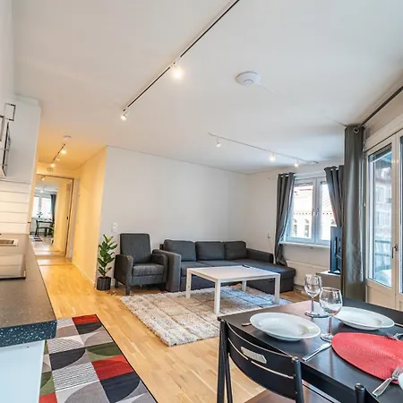 Chic 1br With Balcony In - Prime Location