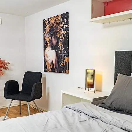 Apartment Convenient Duplex In With Privacy & Comfort
